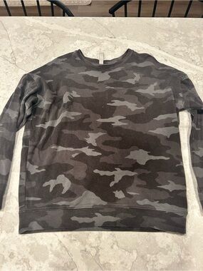 Athleta Gray and Black Camo Long Sleeve